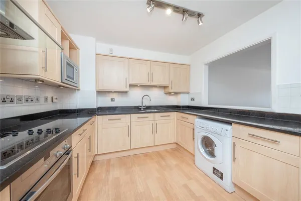 Becketts Place, Kingston Upon Thames, KT1 photo 6