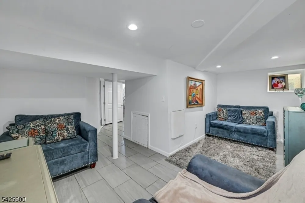 277 Madison Ave, Clifton, NJ 07011