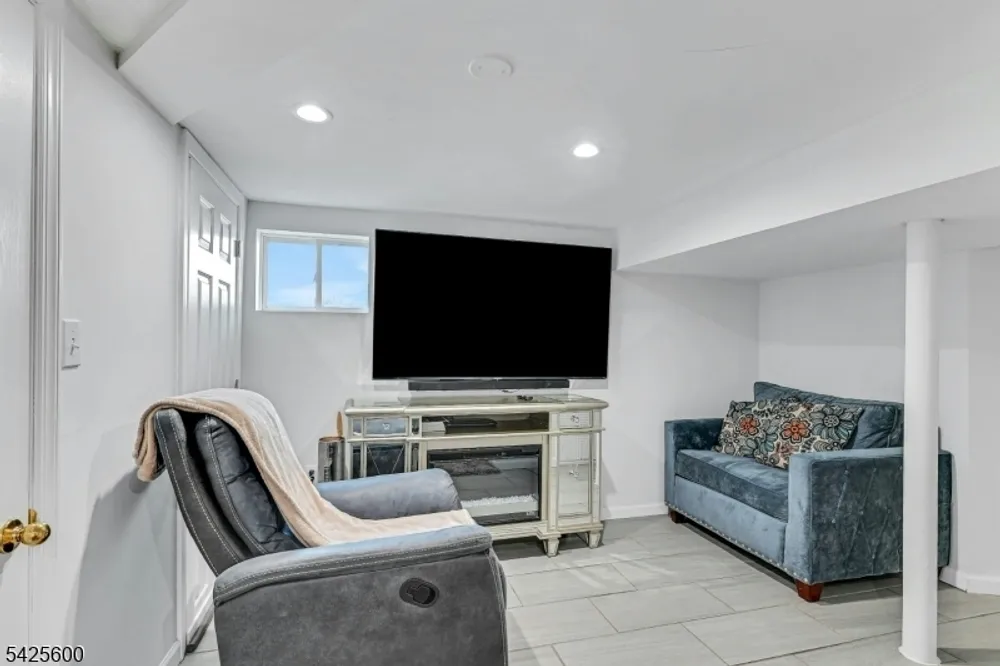 277 Madison Ave, Clifton, NJ 07011