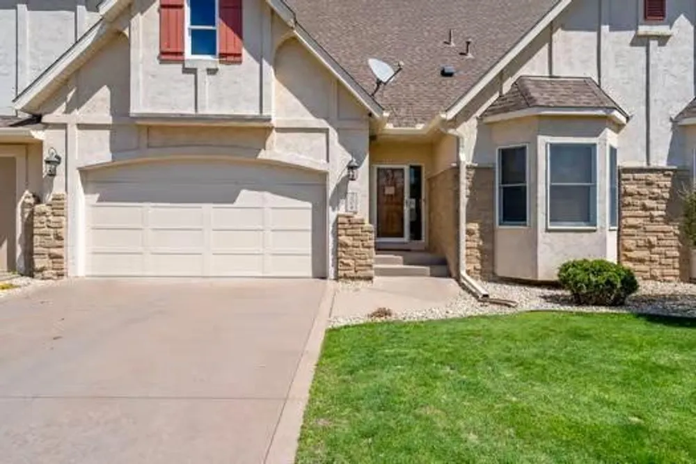 206 Stonebridge Ln, Lilydale, MN 55118