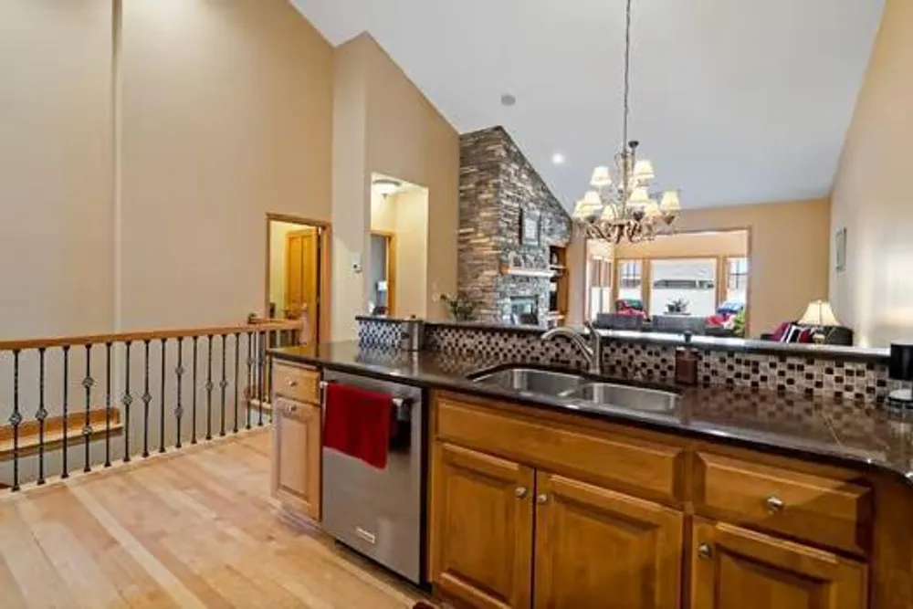 206 Stonebridge Ln, Lilydale, MN 55118