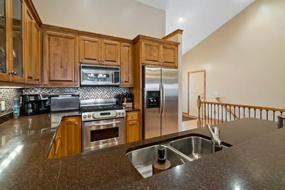 206 Stonebridge Ln, Lilydale, MN 55118