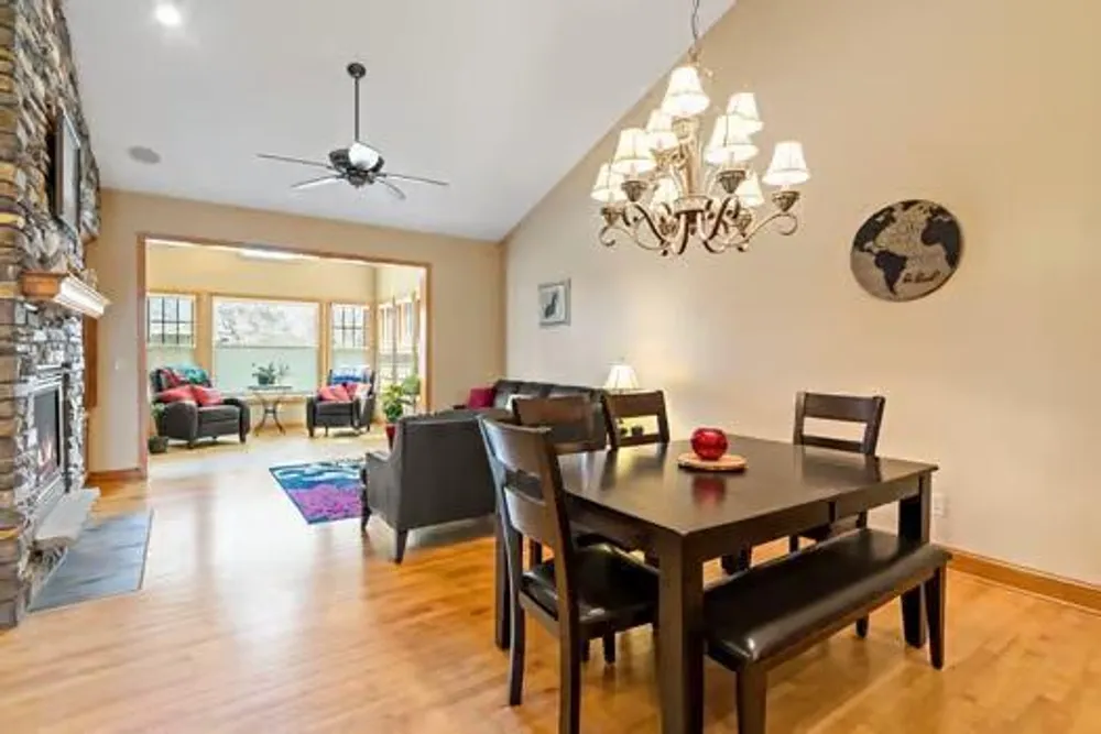 206 Stonebridge Ln, Lilydale, MN 55118