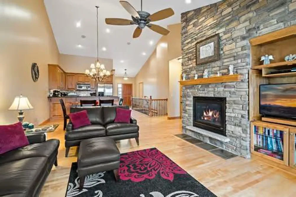206 Stonebridge Ln, Lilydale, MN 55118