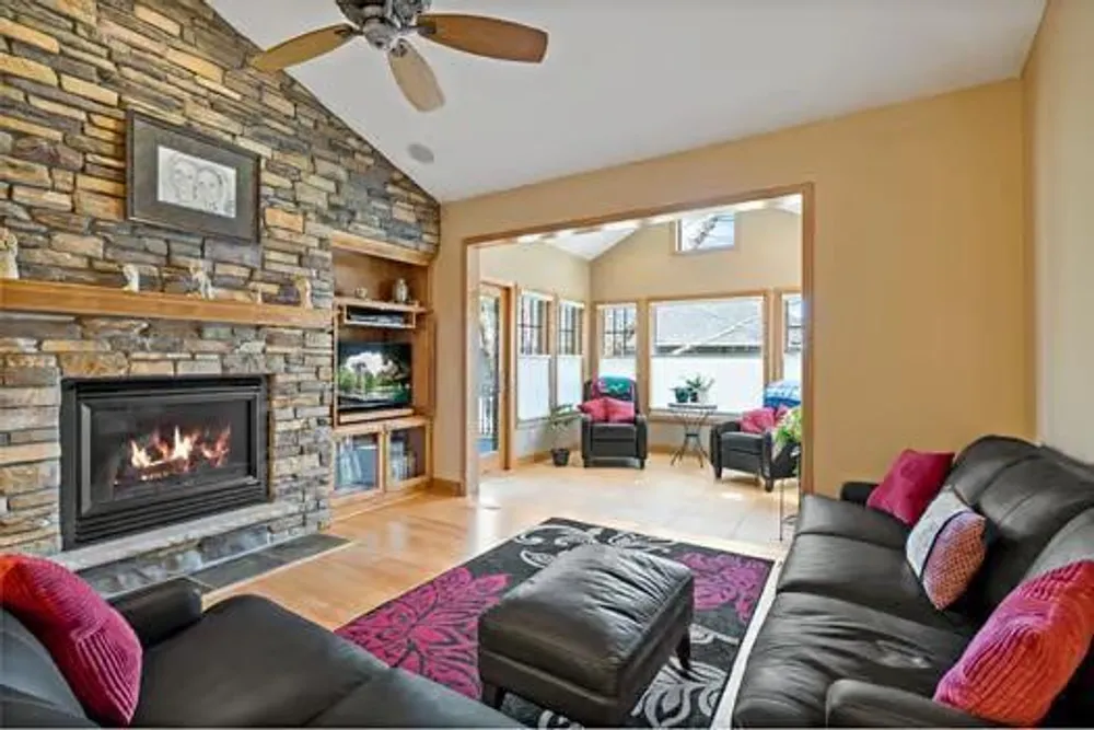 206 Stonebridge Ln, Lilydale, MN 55118
