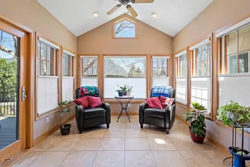 206 Stonebridge Ln, Lilydale, MN 55118