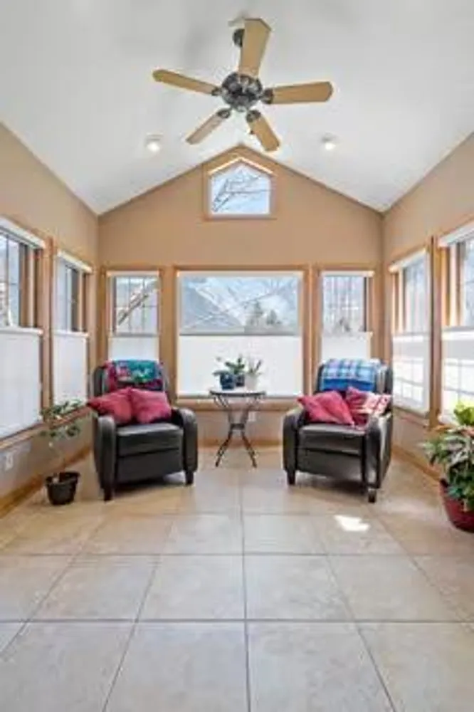 206 Stonebridge Ln, Lilydale, MN 55118