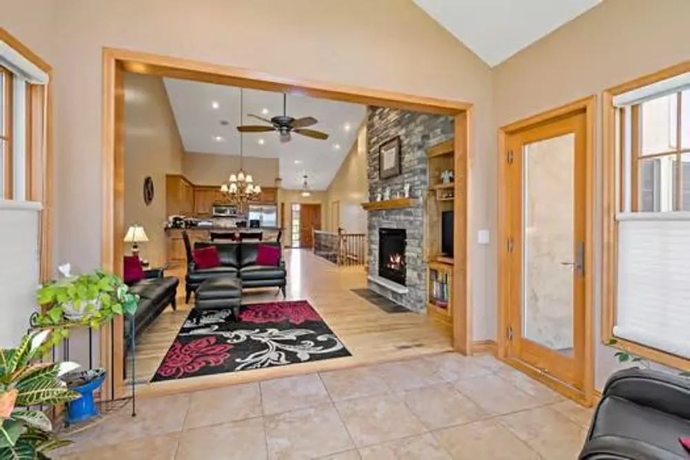 206 Stonebridge Ln, Lilydale, MN 55118
