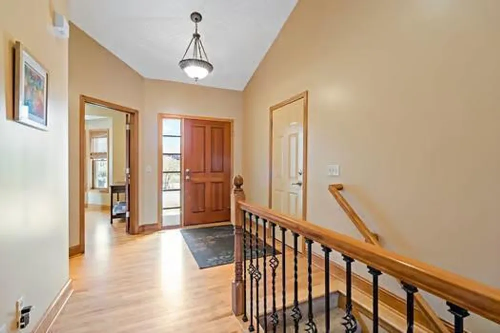 206 Stonebridge Ln, Lilydale, MN 55118