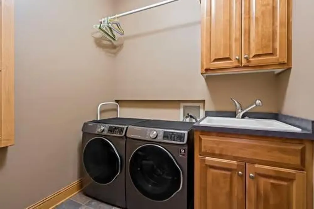 206 Stonebridge Ln, Lilydale, MN 55118