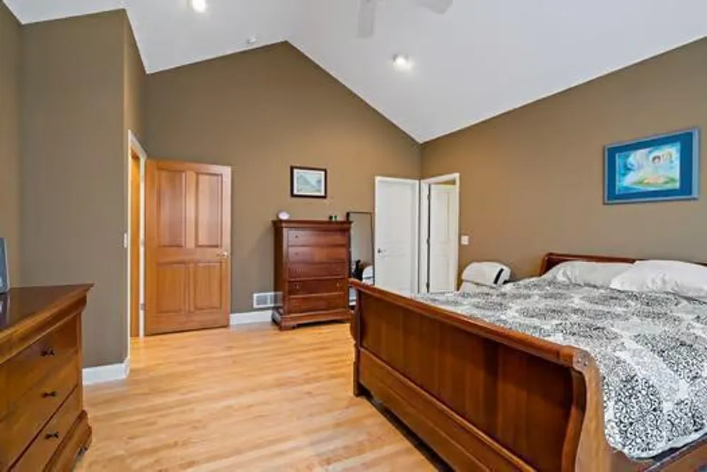 206 Stonebridge Ln, Lilydale, MN 55118