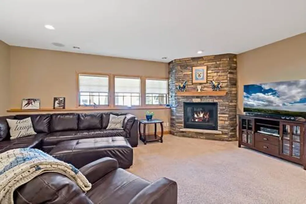 206 Stonebridge Ln, Lilydale, MN 55118