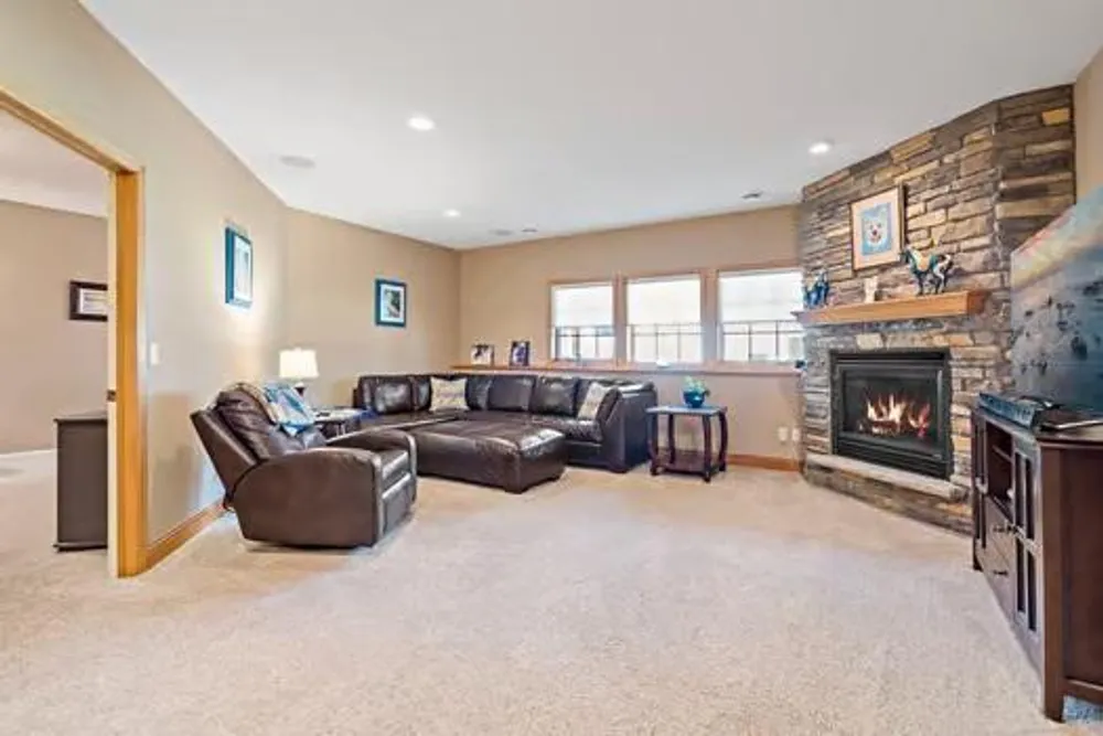 206 Stonebridge Ln, Lilydale, MN 55118