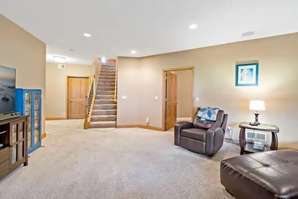 206 Stonebridge Ln, Lilydale, MN 55118