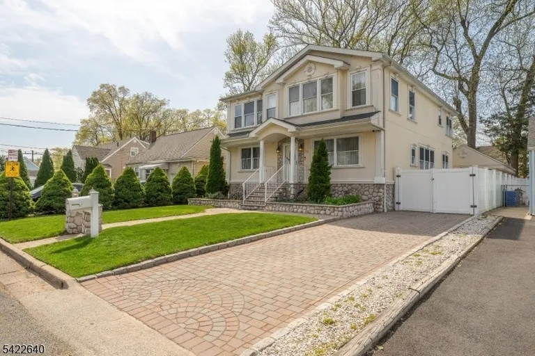 13 5th Ave, Linden, NJ 07036