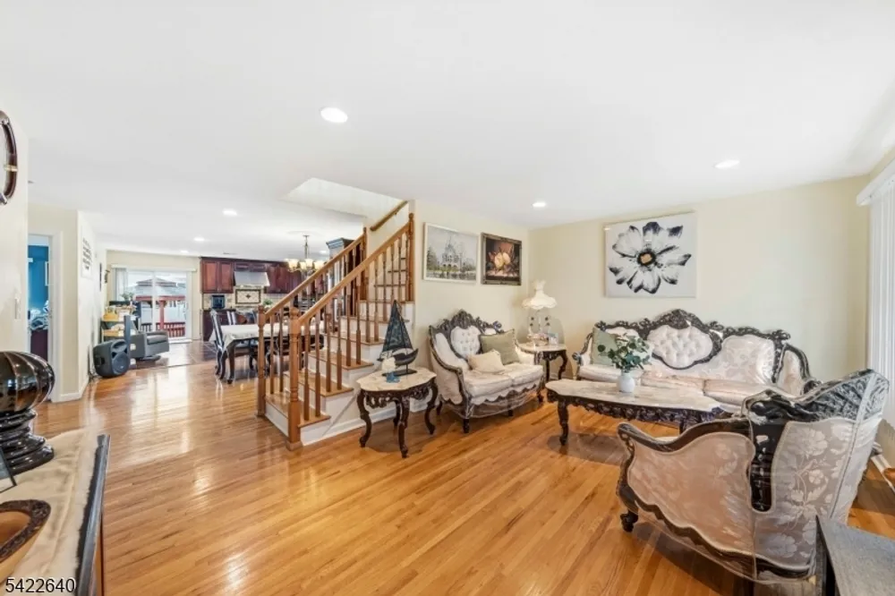 13 5th Ave, Linden, NJ 07036