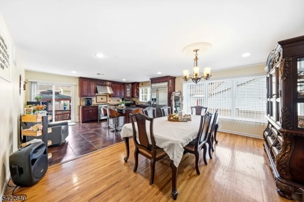 13 5th Ave, Linden, NJ 07036