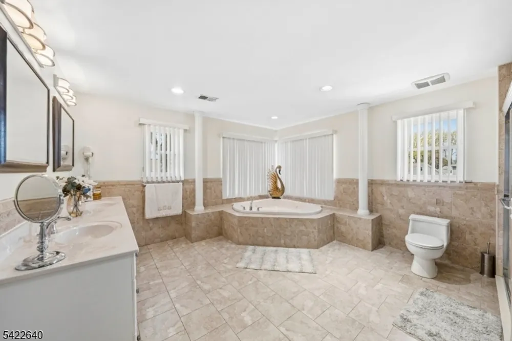 13 5th Ave, Linden, NJ 07036