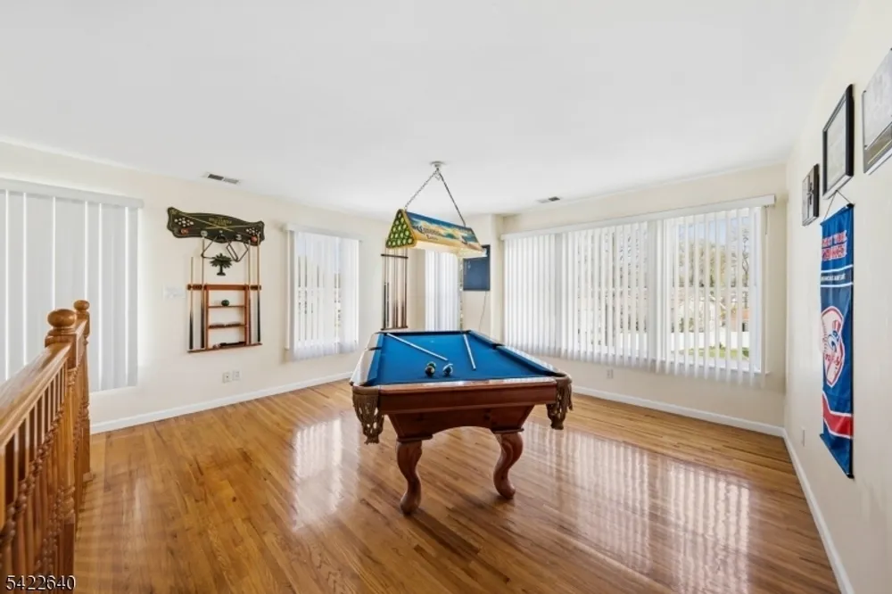 13 5th Ave, Linden, NJ 07036