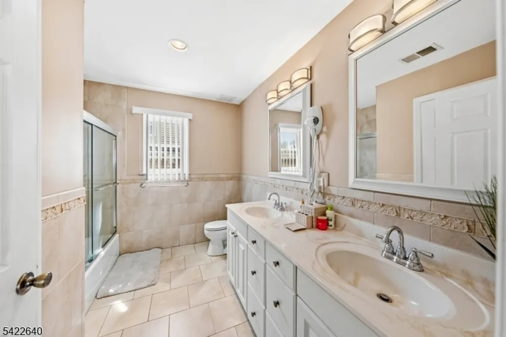 13 5th Ave, Linden, NJ 07036
