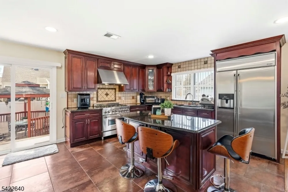 13 5th Ave, Linden, NJ 07036