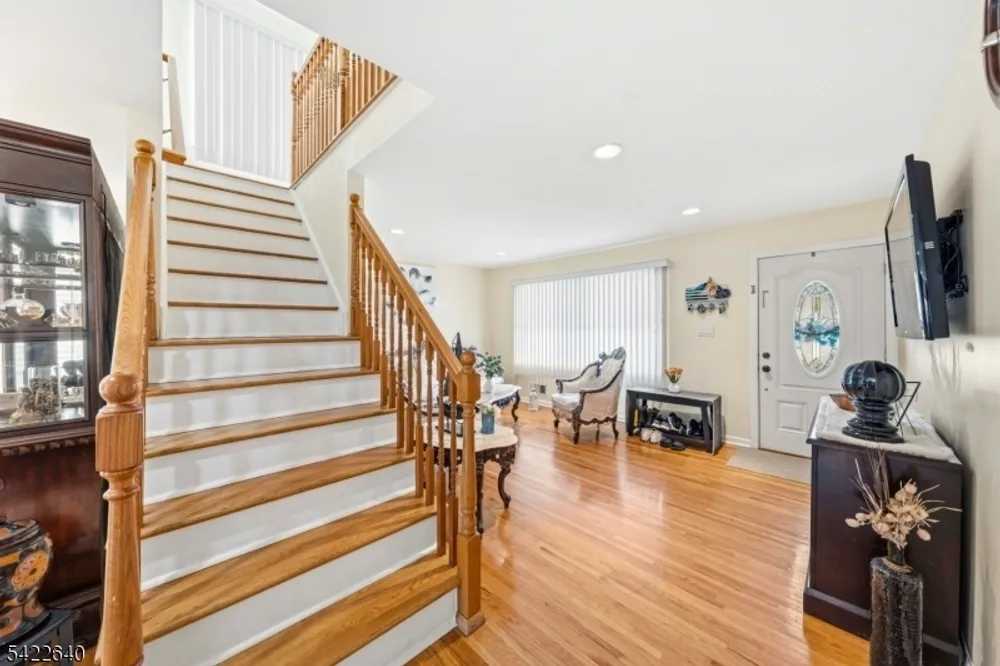 13 5th Ave, Linden, NJ 07036