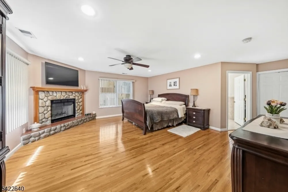 13 5th Ave, Linden, NJ 07036