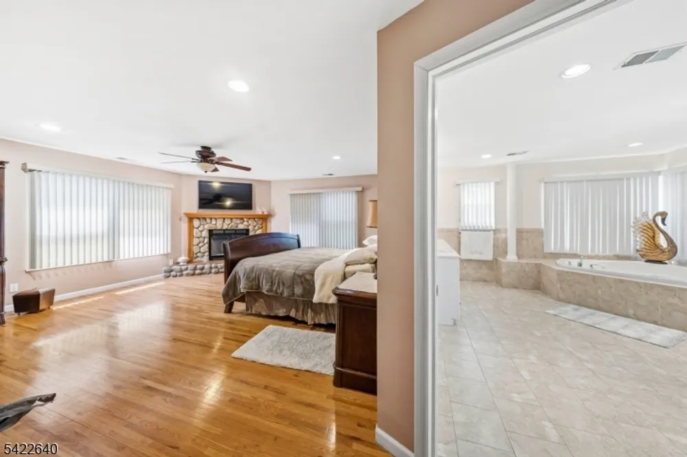 13 5th Ave, Linden, NJ 07036
