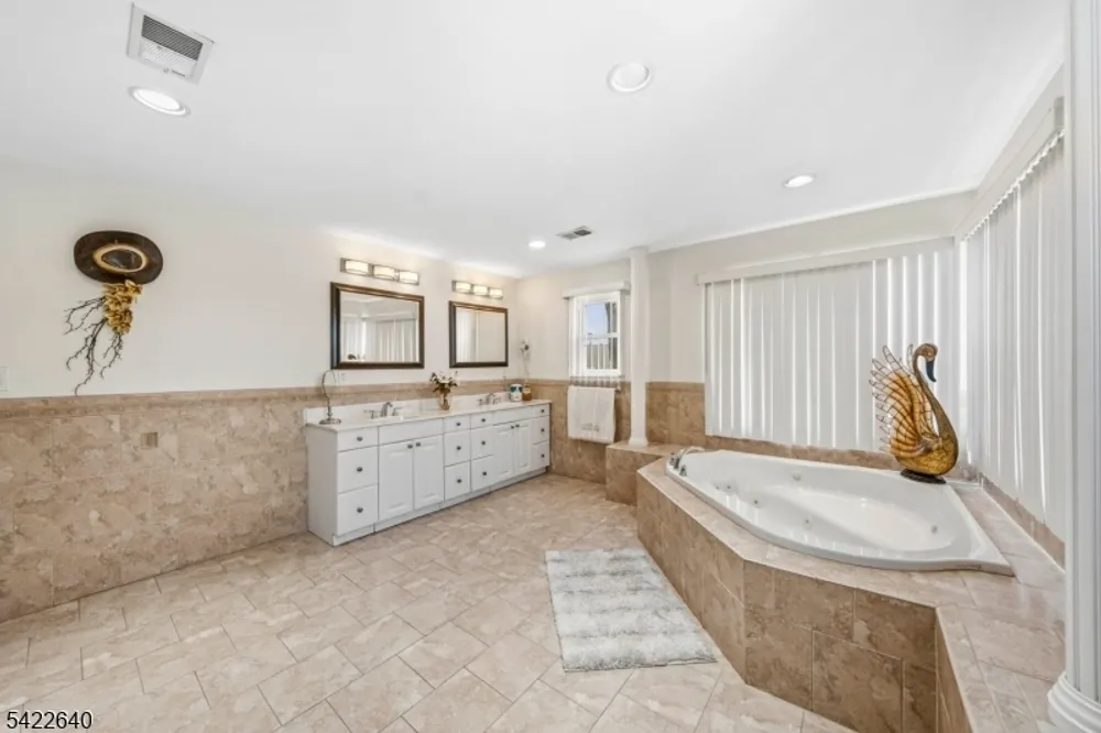 13 5th Ave, Linden, NJ 07036