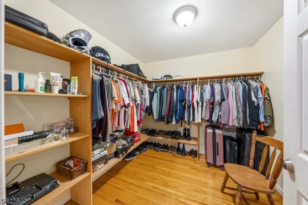 13 5th Ave, Linden, NJ 07036
