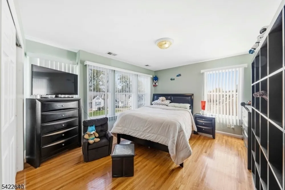 13 5th Ave, Linden, NJ 07036