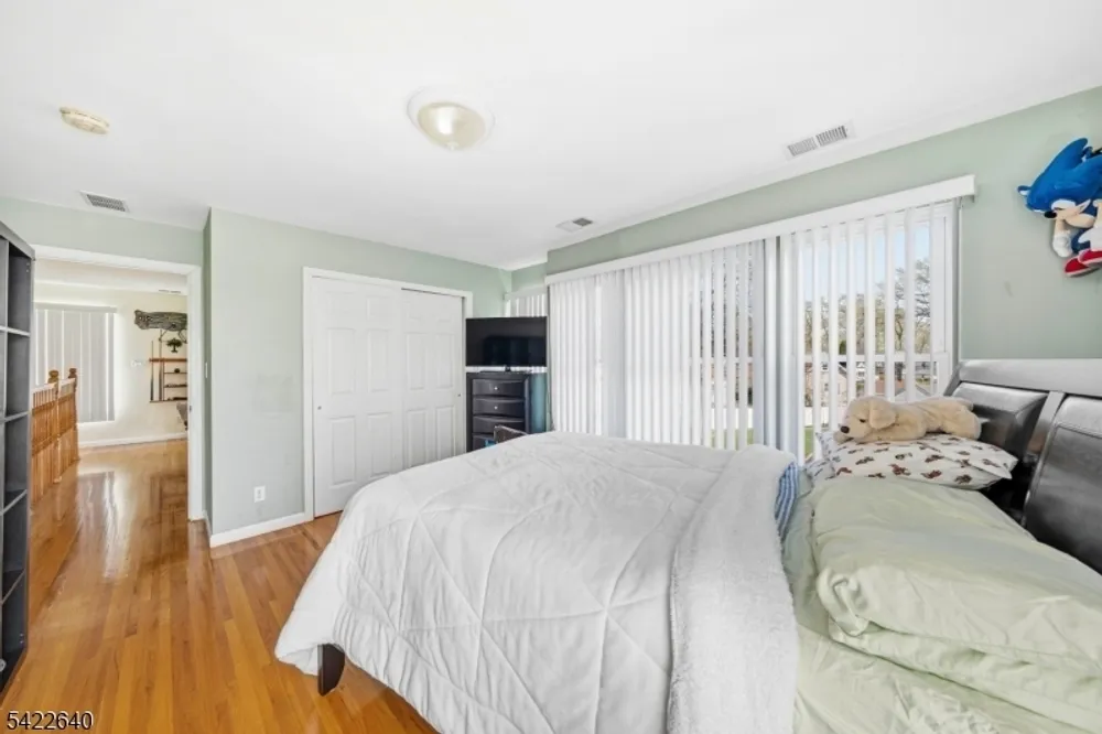 13 5th Ave, Linden, NJ 07036