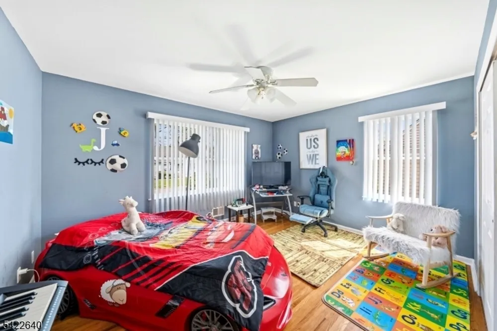 13 5th Ave, Linden, NJ 07036