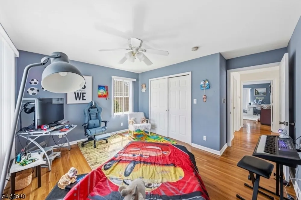 13 5th Ave, Linden, NJ 07036