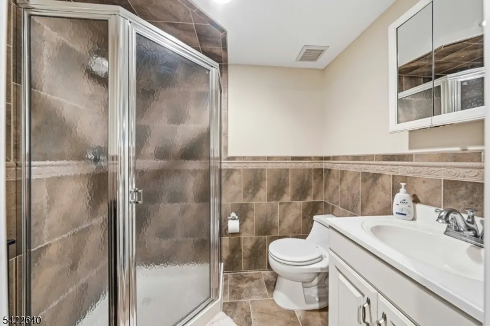 13 5th Ave, Linden, NJ 07036