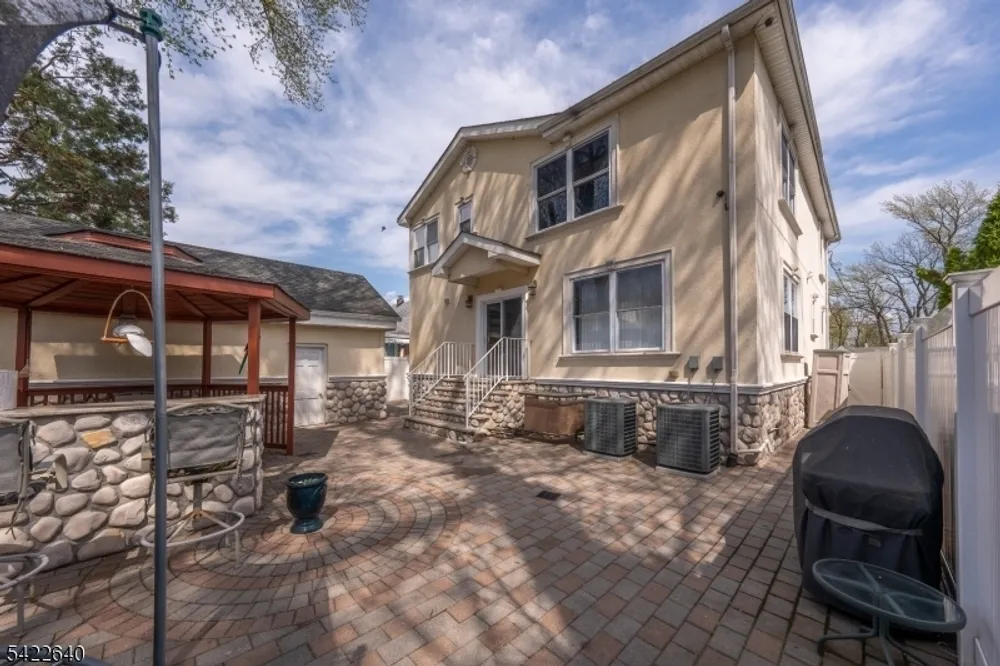13 5th Ave, Linden, NJ 07036