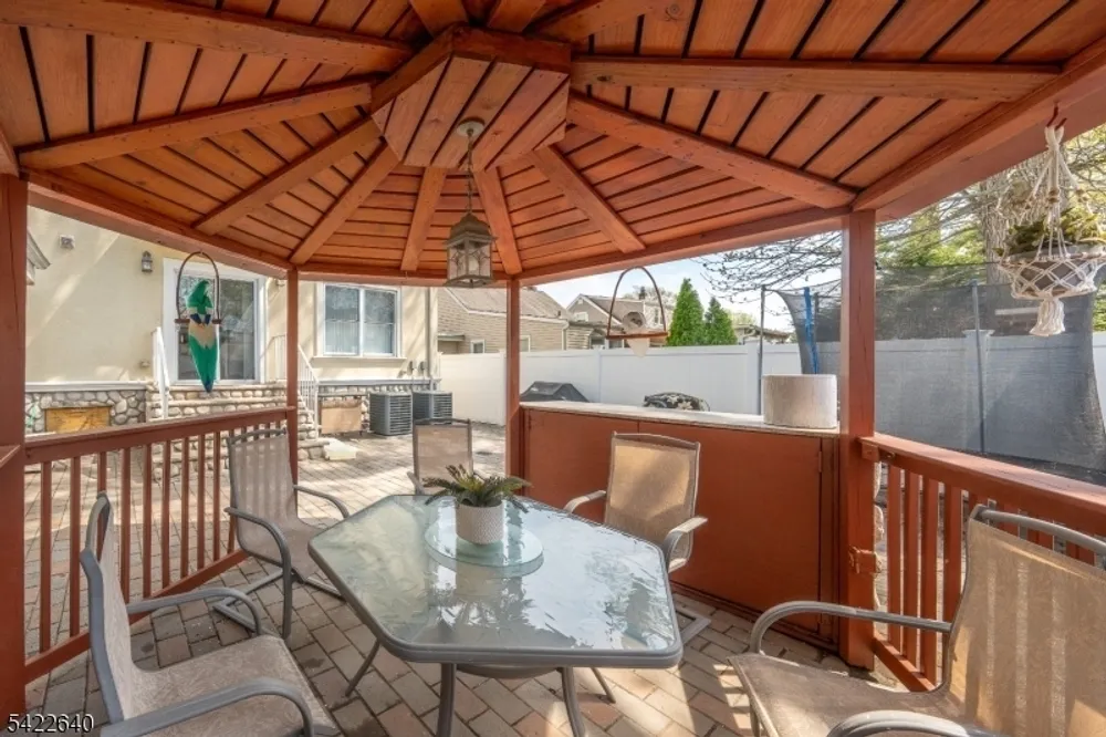 13 5th Ave, Linden, NJ 07036
