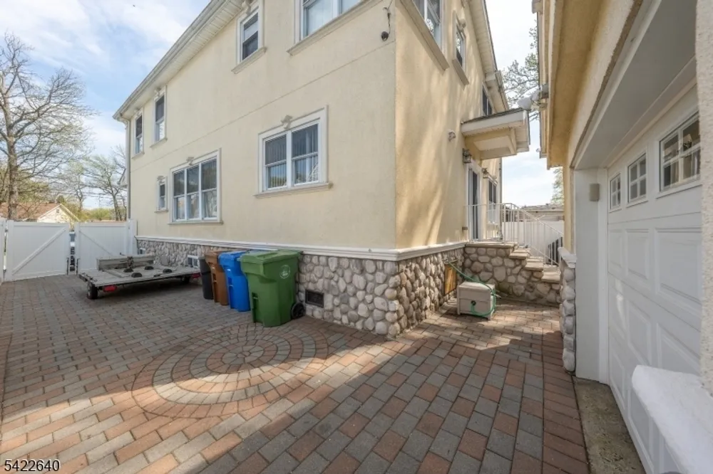 13 5th Ave, Linden, NJ 07036