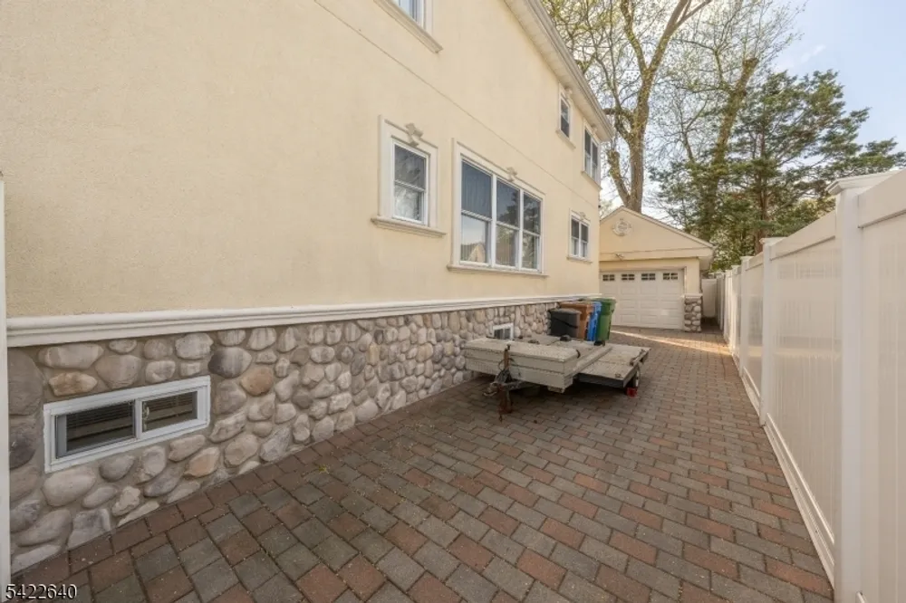 13 5th Ave, Linden, NJ 07036