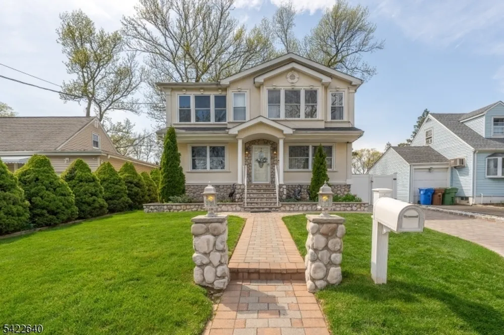 13 5th Ave, Linden, NJ 07036