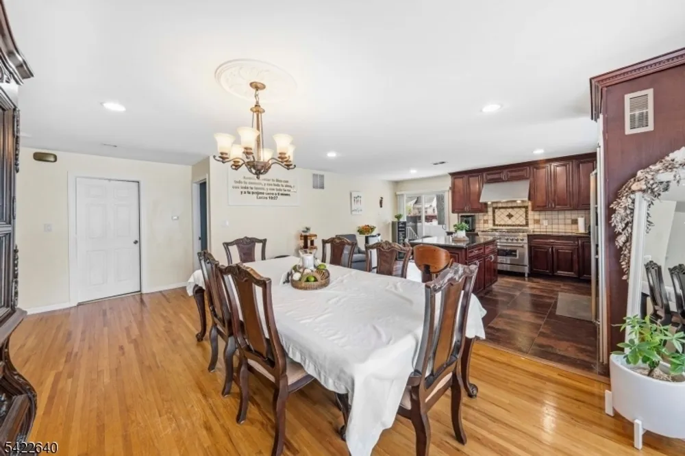 13 5th Ave, Linden, NJ 07036