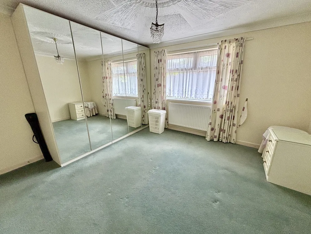 Property carousel item 11