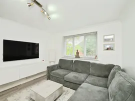 Hollybush Way, Cheshunt, Waltham Cross thumb 2