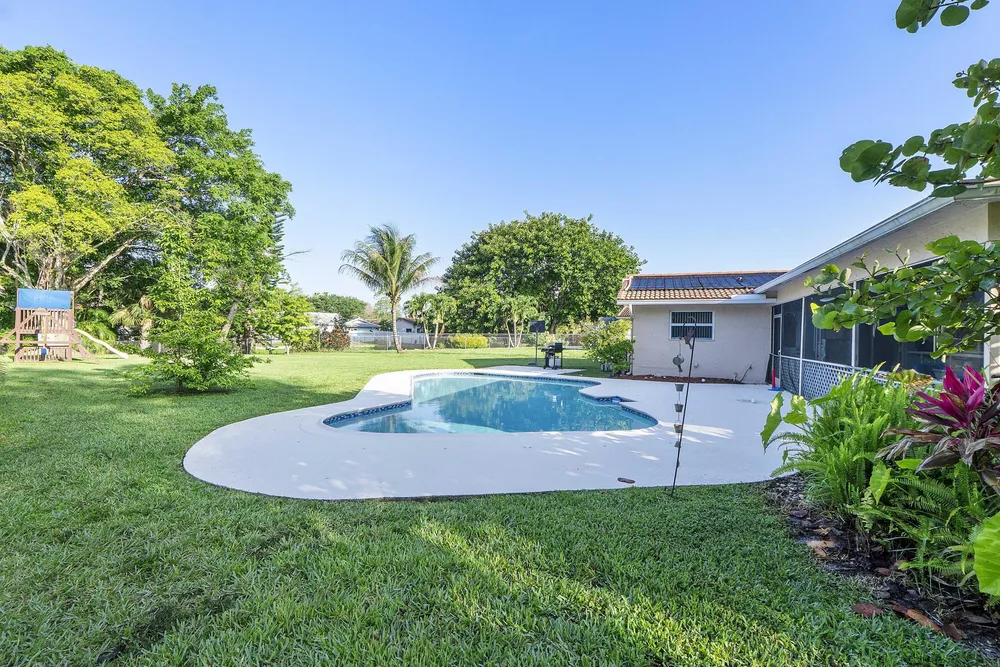 4020 NW 113th Ave, Coral Springs, FL 33065