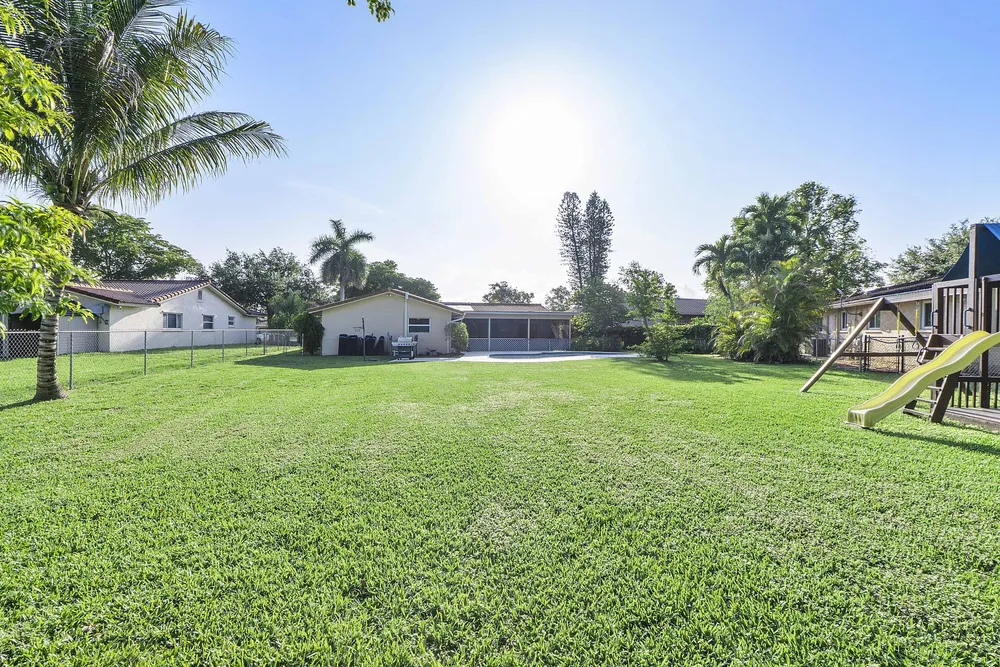 4020 NW 113th Ave, Coral Springs, FL 33065