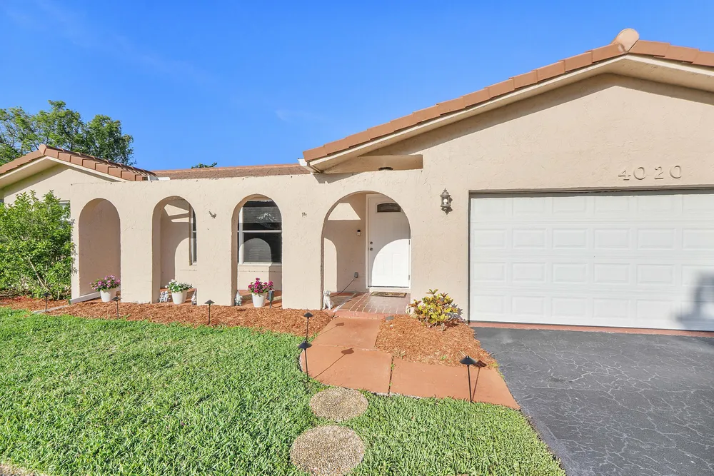 4020 NW 113th Ave, Coral Springs, FL 33065