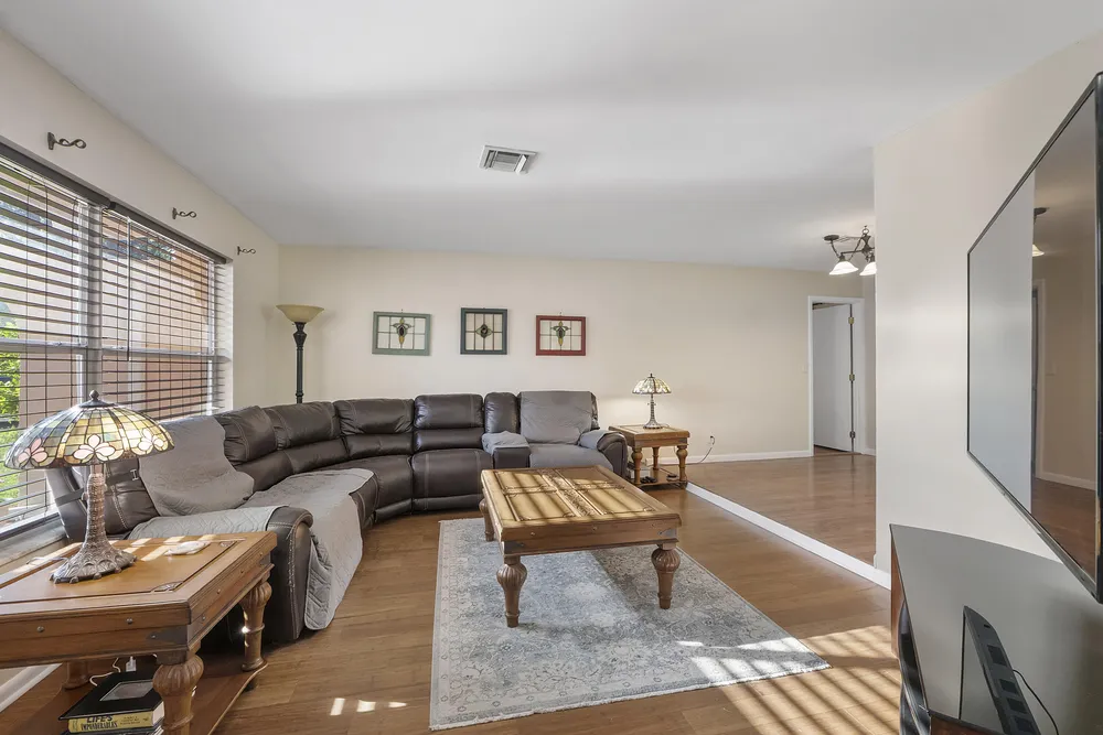 4020 NW 113th Ave, Coral Springs, FL 33065