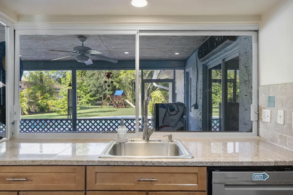 4020 NW 113th Ave, Coral Springs, FL 33065