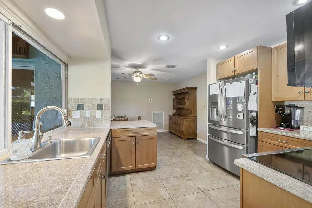 4020 NW 113th Ave, Coral Springs, FL 33065