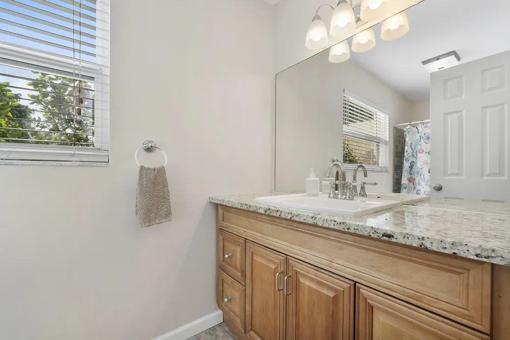 4020 NW 113th Ave, Coral Springs, FL 33065